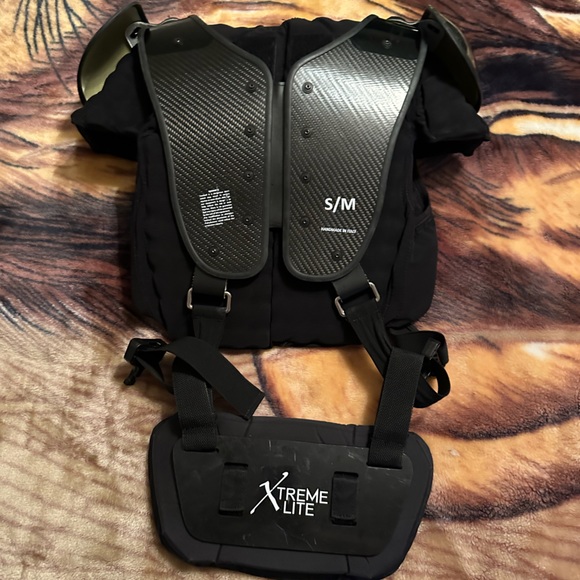 2 In 1 Football Shoulder Pads - Picture 2 of 6